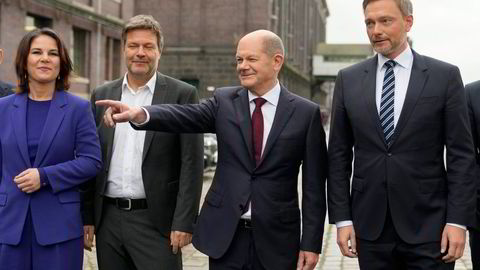 Firkløveret som skal styre Tyskland: Annalena Baerbock (utenriksminister) og Robert Habeck (klimaminister) fra De Grønne, forbundskansler Olaf Scholz og finansminister Christian Lindner fra Fridemokratene.