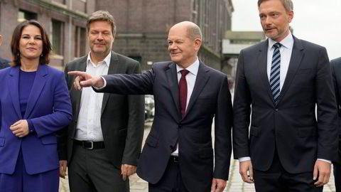 Firkløveret som skal styre Tyskland: Annalena Baerbock (utenriksminister) og Robert Habeck (klimaminister) fra De Grønne, forbundskansler Olaf Scholz og finansminister Christian Lindner fra Fridemokratene.