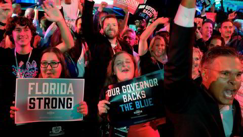Støttespillere av den republikanske guvernøren i Florida, Ron DeSantis, feirer at han ble gjenvalgt. DeSantis blir sett på som en aktuell presidentkandidat i 2024.