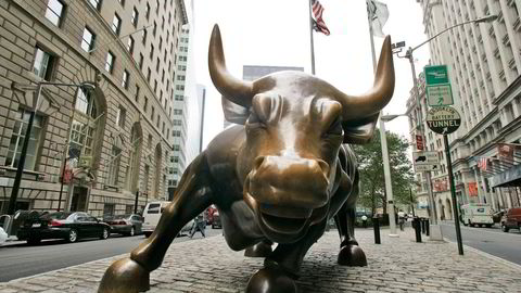 Charging Bull-skulpturen i New Yorks finansdistrikt er et av verdens mest kjente symboler på oppgangsperioder i aksjemarkedet, slik den vi nå er inne i.