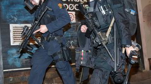 8. desember 2014: Politiet aksjonerer i forbindelse med en gisselsituasjon på Royal Christiania Hotel i Oslo sentrum.