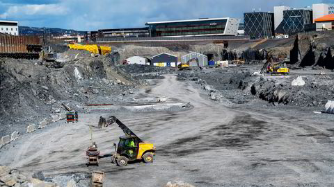 Her bygges endestasjonen på Fornebubanen. Skanska har igjen arbeid for rundt 50 millioner kroner av kontrakten på en halv milliard kroner for utføringen av gropen.