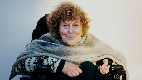 Da kunstneren ble syk, fant hun frem til nye måter å veve bilder på. Med tråder fra sitt eget liv