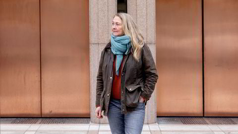 Sosialantropologen Tone Danielsen foran portene til Norges Bank og Oljefondet. Hun var på innsiden i halvannet år.
