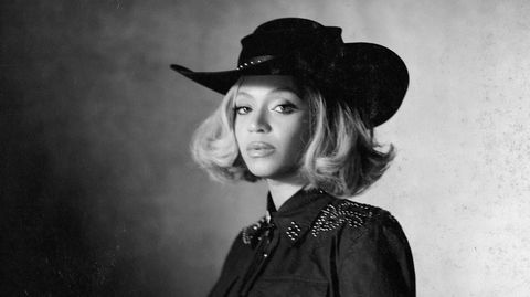 Beyoncé Knowles-Carter viser sine Texas-røtter med countryhiten «Texas Hold' Em», fra det kommende albumet «Act II».