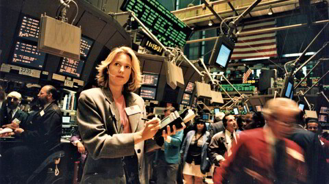 Rett element. Megler Louise Jones var bare 24 da hun ble det yngste kvinnelige medlemmet av New York Stock Exchange i 1989. I «She Wolves» forteller hun at hun følte seg hjemme på det kaotiske handelsgulvet. Hun vokste tross alt opp i fosterhjem med over 40 søsken.