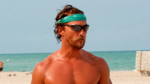 Sterk naken. Skuespiller og kjekkas Matthew McConaughey kjører baris ved South Beach i Miami Beach i Florida i 2006.