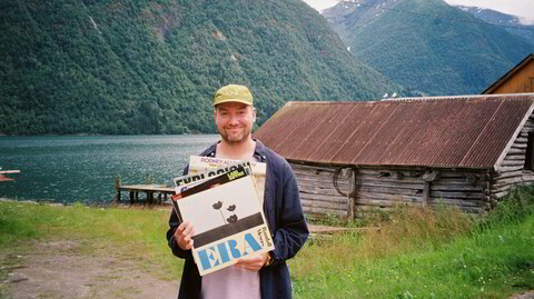 Ole-Birger Neergård har lett etter gamle plater i naust og kjellere for å finne råmaterialet til sitt nye album.
