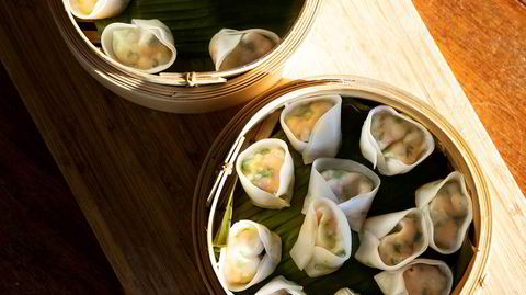 Rosemønstre. Det finnes noen tradisjonelle dim sum-former som alle har poetiske kinesiske navn. «Roseknopp» eller «fullvoksen rose», for eksempel. Ikke prøv deg på alle med én gang, du kommer til å rote. Men kløneriet er tilgitt så snart noen har tatt en bit.