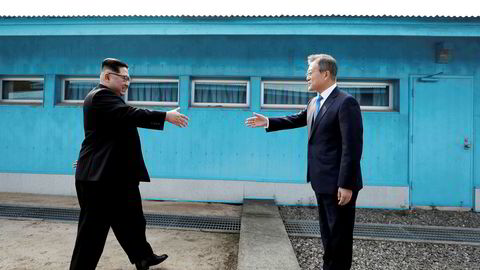 Nord-Koreas leder Kim Jong Un (t.v.) og Sør-Koreas president Moon Jae-in.
