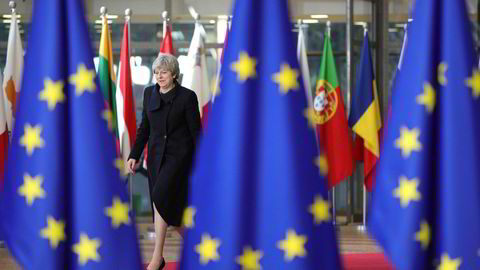 Storbritannias statsminister Theresa May på EU-toppmøtet i Brussel torsdag. Fredag fikk hun ikke være med – da skulle de øvrige lederne nemlig diskutere forhandlingene med henne.