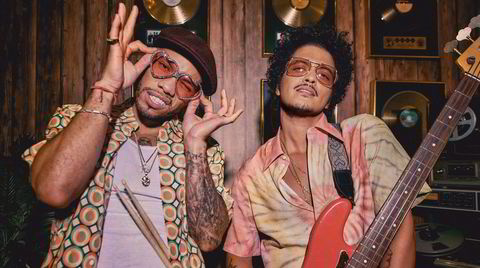 Anderson Paak (til venstre) og Bruno Mars er Silk Sonic, som nå er ute med sin andre singel.