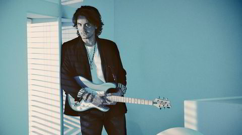 John Mayer boltrer seg i musikkhistorien, især fra 1980-årene, men blir aldri stående igjen som en etterligner, mener DNs anmelder.