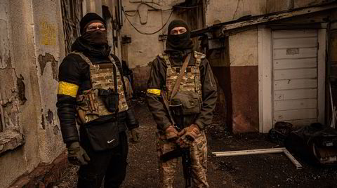 De ukrainske krigsveteranene Denis og Volodomyr er klare for å møte en russisk  invasjonsstyrke i havnebyen Odesa. – Går de i land på stranden i Odesa, blir det som å ligge på skytebanen, sier Volodomyr.