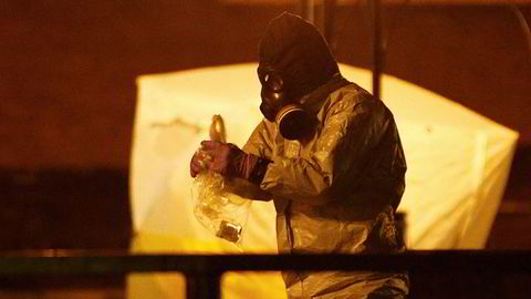 Den tidligere russiske GRU-agenten Sergej Skripal og datteren Julija ble funnet forgiftet i Salisbury 3. mars. Her tas prøver i parken der de to ble funnet i kritisk tilstand.