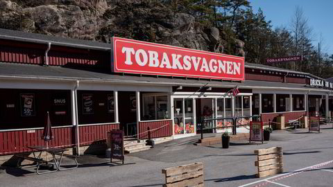 Parkeringsplassene utenfor butikkene ved Svinesund forblir neppe tomme når grensen åpner igjen.