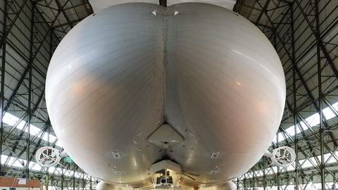 Klar for take-off. Airlander 10, britiske Hybrid Air Vehicles’ flyvesertifiserte prototype, ligger an til å skrive et nytt kapittel i historien om «luftens hval», luftskipet