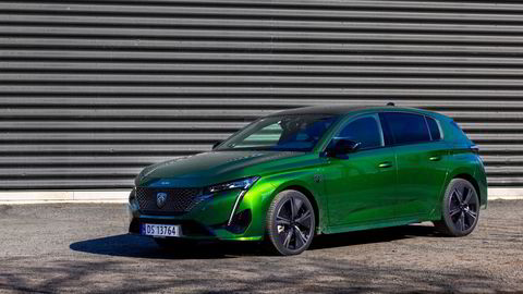 308 byr på mer av det Peugeot har vært flinke med de seneste årene. Sprek design og spreke farger.