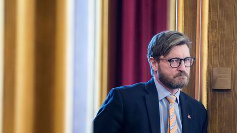 Christian Tybring-Gjedde (Frp) mener Erna Solberg bør vurdere Per Sandbergs rolle i regjeringen.