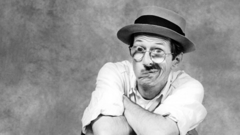 Raring. Den amerikanske tegneserielegenden Robert Crumb aktualiseres med biografien «Crumb: A Cartoonist's Life» av Dan Nadel. Her poserer «Fritz the Cat»-skaperen i forbindelse med en Weirdo-utgivelse i 1983.