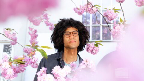 Nytt album. Til høsten kommer Christian Roger Beharies andre album, skrevet i sofaen hjemme, spilt inn på en hytte i Rondane. – Jeg vil beskrive det som et soulfylt, singer-songwriter-, folky album. Tekstene viser kanskje en litt mer pessimistisk side av meg.