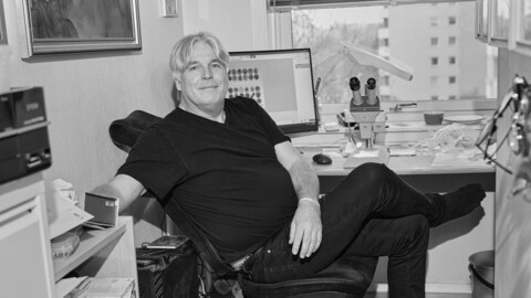 Kosmisk støvsuger. Nylig fikk tusenkunstneren Jon Larsen – kjent som jazzgitarist og grunnlegger av Hot Club de Norvège – en asteroide oppkalt etter seg.