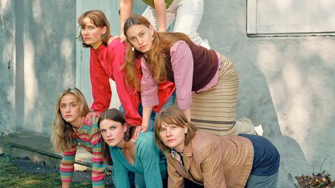 Revybarna. Humorgruppen Peak Performance (fra topp til bunn og fra venstre: Anna Filippa Hjarne, Synneva Lindblad, Signe Anker, Helle Ryg Eia, Eline Dahm Breitenstein, Marie Guldteig) har fått mye oppmerksomhet etter de tok sine skolerevy-aktige sketsjer til NRK.