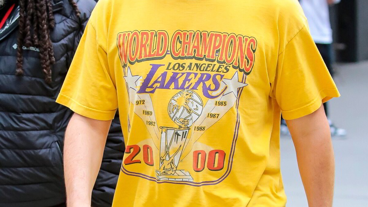 Stilkoden: Hva er greia med at alle går rundt i merch?