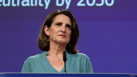 EUs utslipp skal reduseres med 90 prosent innen 2040, sammenlignet med 1990. Avbildet er EU-klimatopp Teresa Ribera under en pressekonferanse om utslippskuttet onsdag denne uken.