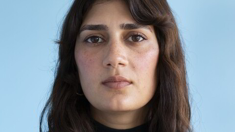 Fatma Aydemir er barnebarn av tyrkiske arbeidsinnvandrere, og gjorde seg bemerket som journalist før hun debuterte skjønnlitterært i 2017. «Djinner» er hennes andre roman.