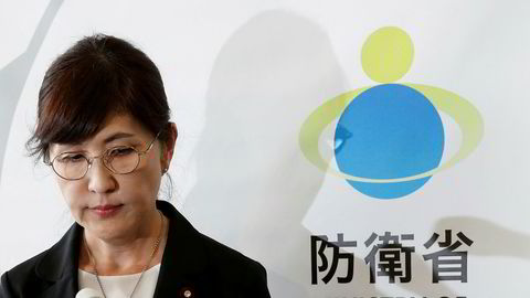 Japans forsvarsminister Tomomi Inada har levert sin avskjedssøknad. Her fra dagens pressekonferanse i forbindelse med avgangen.