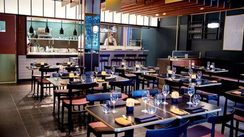 Code Restaurant er elegant innredet i en slags art deco-inspirert stil.