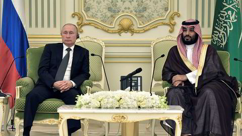 Russland og Saudi-Arabia er klare for samtaler på videokonferanse Skjærstorsdag. Her fra et møte mellom de to statslederne Vladimir Putin og Mohammed bin Salman.