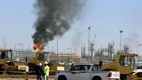 IEA fant få tegn til store endringer i olje- og gasselskapenes investeringer, hvor mindre enn 1 prosent av de totale kapitalutgiftene utenfor deres kjernevirksomheter har gått til ren energi. Her fra oljefeltet West Qurna-1 i Irak, hvor ExxonMobil er operatør