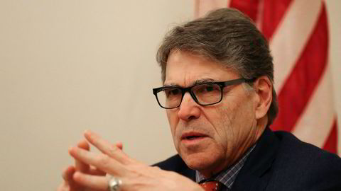 Etterretningskomiteen i Representantenes hus har innkalt Rick Perry som vitne neste uke, men talsperson i Energidepartementet Shaylyn Hynes sier fredag at Perry ikke vil møte til høringen bak lukkede dører.