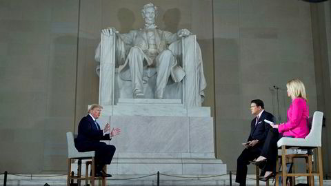 President Donald Trump holder søndag et TV-sendt folkemøte i Lincoln Memorial, ledet av Fox News-vertene Bret Baier og Martha MacCallum.