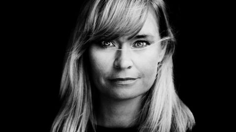Antydningens kunst. Den virkelige styrken i Selma Lønning Aarøs «Hennes løgnaktige ytre», er skildringene av følelser og emosjonelle reaksjoner, der forfatteren sier lite, men antyder mye. Foto: Agnete Brun/Cappelen Damm