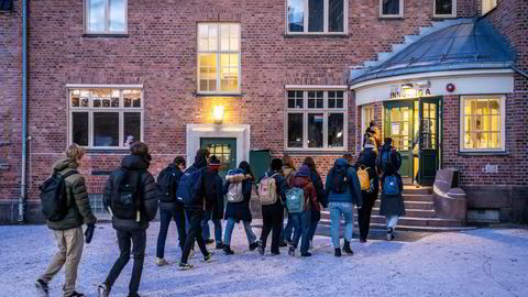 Er det greit at skoler stenger før vi har testet om dette er rett medisin?  Her fra Fagerborg skole i Oslo.