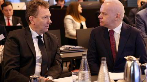 Kjetil Hove (til venstre) og Anders Opedal er sikre på at Equinor kan produsere mye mer gass og olje fra norsk sokkel enn det norske myndigheter legger til grunn i sine prognoser. Hove er sjef for norsk sokkel i Equinor, mens Opedal er konsernsjef. Bildet er fra onsdagens kapitalmarkedsdag i London.