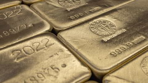 Gullprisen har satt en ny prisrekord på torsdag på over 2300 dollar for en unse.