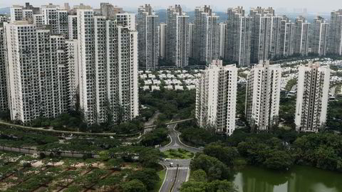 Det kriserammede kinesiske eiendomsselskapet Country Garden er i ferd med en massiv utbygging av den nye byen Forest City i Johor Bahru i Malaysia – like ved grensen til Singapore.