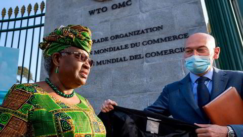 Den nye WTO-sjefen, Ngozi Okonjo-Iweala, ankommer hovedkvarteret i Genève i Sveits 1. mars.