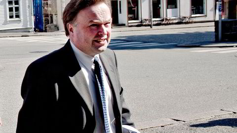 Nylig avgått Schjødt-sjef, Erling Ueland, er kjent som en av landets best betalte forretningsadvokater. Nå må han svare for anklager om å ha tilbudt et millionbeløp til sjefen i Klaveness Marine.