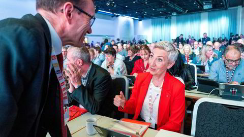 Lobbykreftene er svært ulike, skriver Bård Harstad. Eide og LO-leder Peggy Hessen Følsvik på LO-kongressen.
