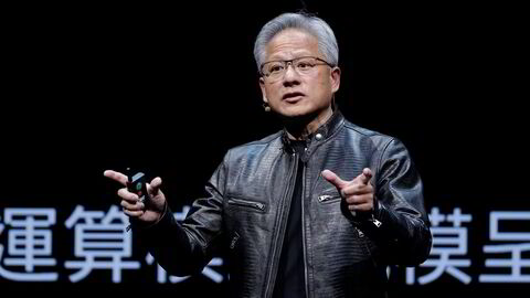 Nvidia-sjef Jensen Huang snakker på Computex 2024 utstillingen i Taipei, Taiwan. Nvidia passerte en stund i sommer Microsoft som verdens mest verdifulle selskap på teknologiindeksen S&amp;P 500. Nå er selskapet på tredjeplass.