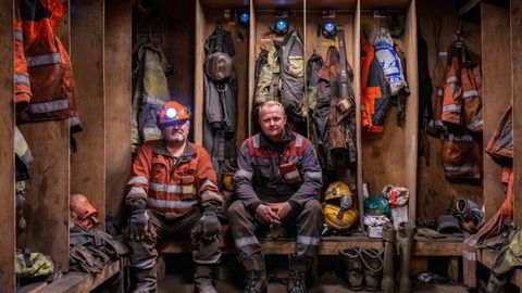 Norges siste kullgruvearbeidere kjemper for å bevare kullgruven i Longyearbyen, Svalbard. Tommy Albrigtsen og Simen Lindsnes jobber der.