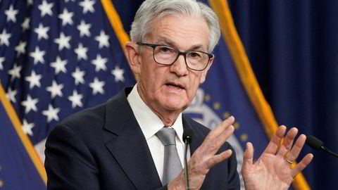 Sentralbanksjef Jerome Powell gjentar på hver pressekonferanse hvor skadelig inflasjon er. Men en ny studie viser at prisveksten faktisk gjorde middelklassen i USA rikere.