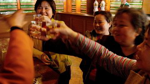 Kineserne har fått smaken på alkohol. Det synes på det globale alkoholforbruket.