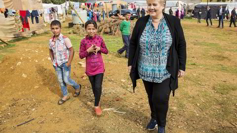 Statsminister Erna Solberg besøkte lørdag flyktningeleiren i byen Qab Elias i Bekadalen i Libanon. I denne leiren bor det 183 syriske flyktninger som kommer fra Aleppo, Raqqa og Idlib i Syria. Foto: Tore Meek /