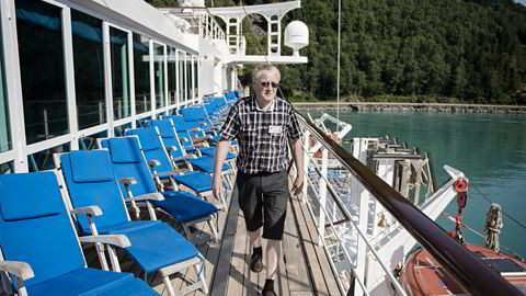 Oddvar Røysi har gjennom 12 år bygget sin egen cruisekai, og investert 250 millioner kroner i tettstedet Skjolden. Her er han avbildet ombord i et av cruiseskipene. Foto: Fartein Rudjord